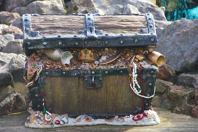 Damast, Steine, Meteorit und fossile Griffschalen