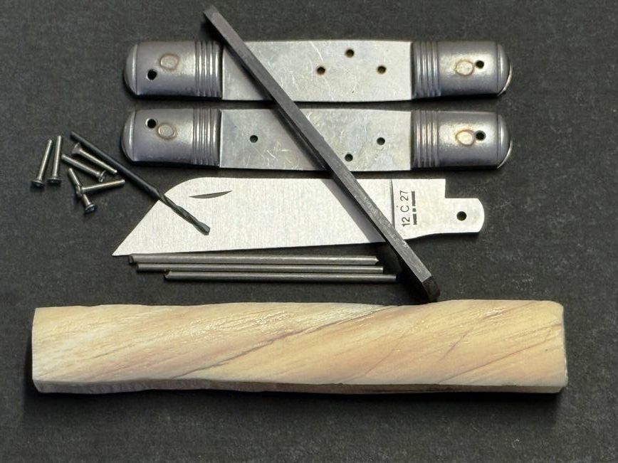 Schnäppchen, Messerbausatz Tonneau mit Griffbeschalung Narwal, Original Kit aus Thiers, Frankreich, geschmiedete Feder, Klinge 12 C 27 matt