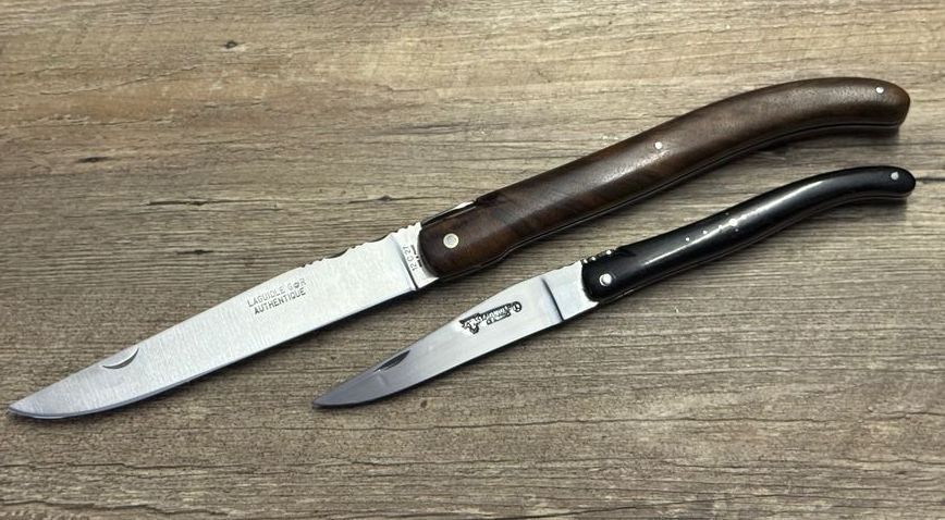 Großes historisches Laguiole, Modell  Authentique  von Thiers Issard, Grifflänge 18 cm. Griff  französisch Nussbaum, (Hochzeitsmesser Gesamtlänge 33 cm), Messer Nr. 1