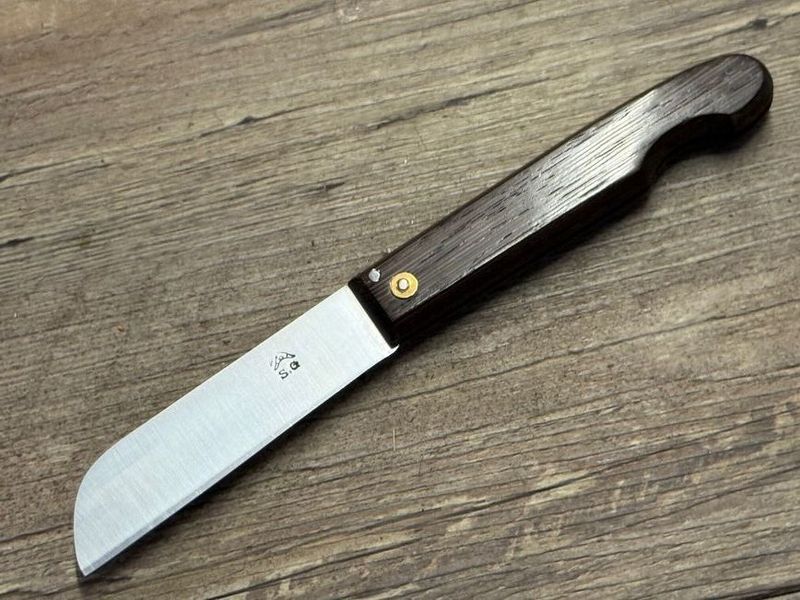 Das Galeam, französisches Taschenmesser mit einer interessanten Historie und einem Stahl aus den dreißiger Jahren, Griff Wenge, Schmiede Thiers Issard Das Galeam, französisches Taschenmesser mit einer interessanten Historie und einem Stahl aus den dreißiger Jahren, Griff Wenge, Schmiede Thiers Issard
