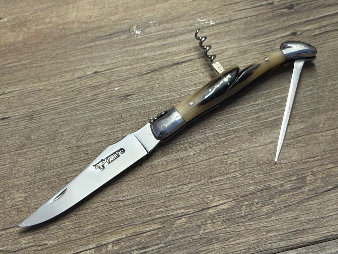 Laguiole en Aubrac 12 cm, geschmiedete Biene, Griff  geflammte Hornspitze Korkenzieher und Ahle,  Messer Nr. 1