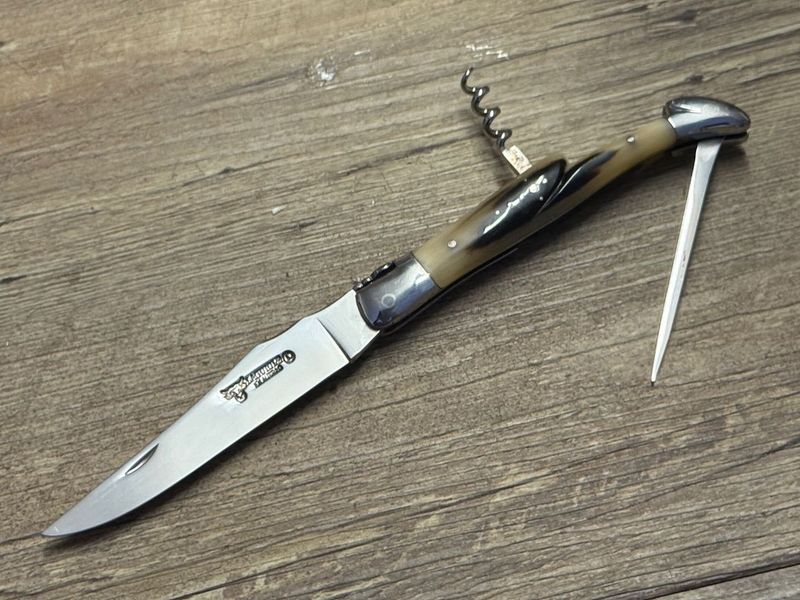 Laguiole en Aubrac 12 cm, geschmiedete Biene, Griff  geflammte Hornspitze Korkenzieher und Ahle,  Messer Nr. 1