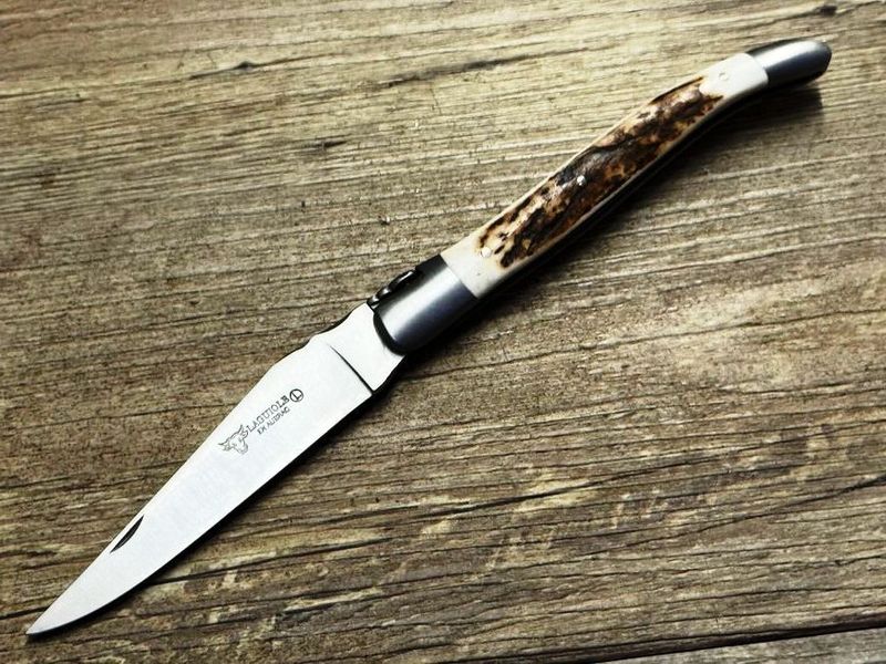 Laguiole en Aubrac 12 cm, geschmiedete Biene, Griff Hirschhorn aus der Auvergne Laguiole en Aubrac 12 cm, geschmiedete Biene, Griff Hirschhorn aus der Auvergne