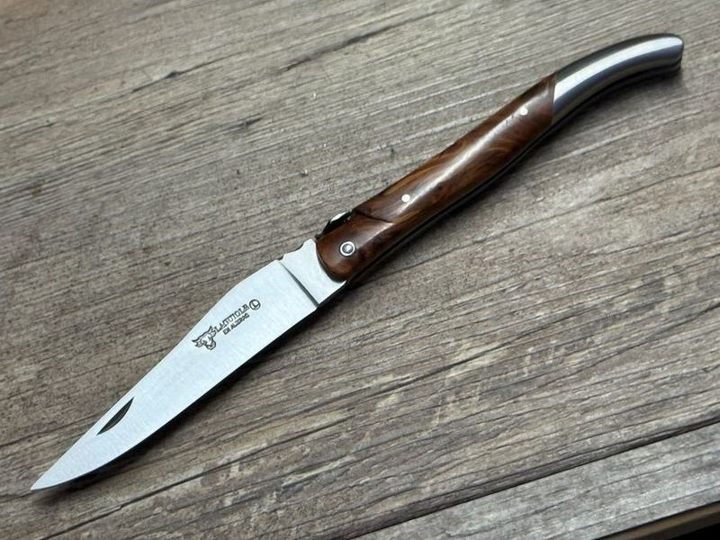 Laguiole en Aubrac 12 cm,  Thuya Wurzel mit hinterer Mitres, ziseliertes Ressort, aufwändig ziselierte Biene