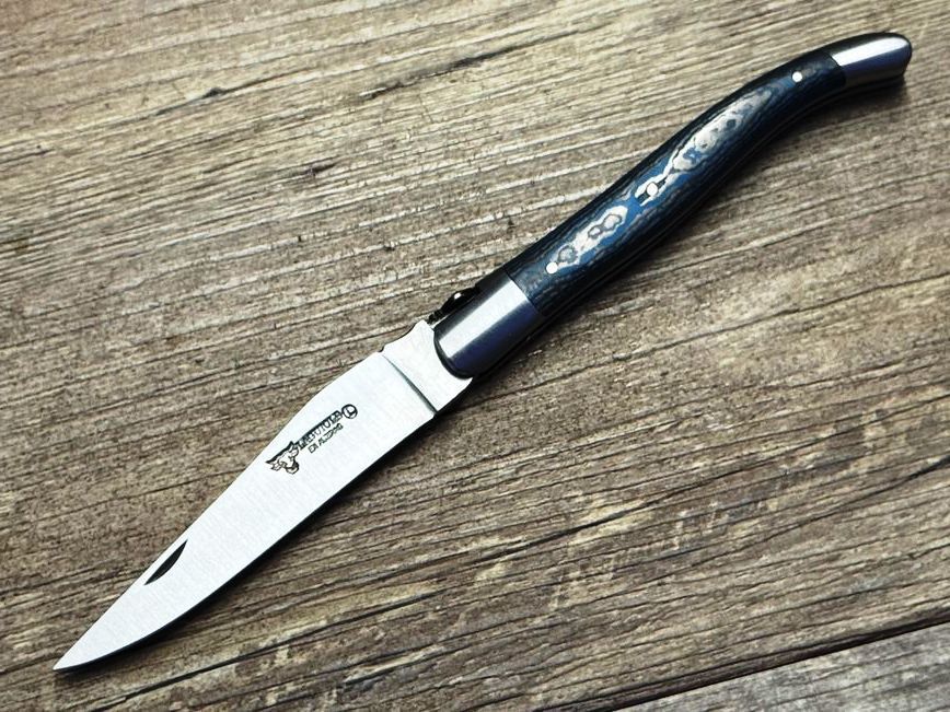 Laguiole en Aubrac 12 cm, Fatcarbon blau, geschmiedete Biene, ziseliert Laguiole en Aubrac 12 cm, Fatcarbon blau, geschmiedete Biene, ziseliert