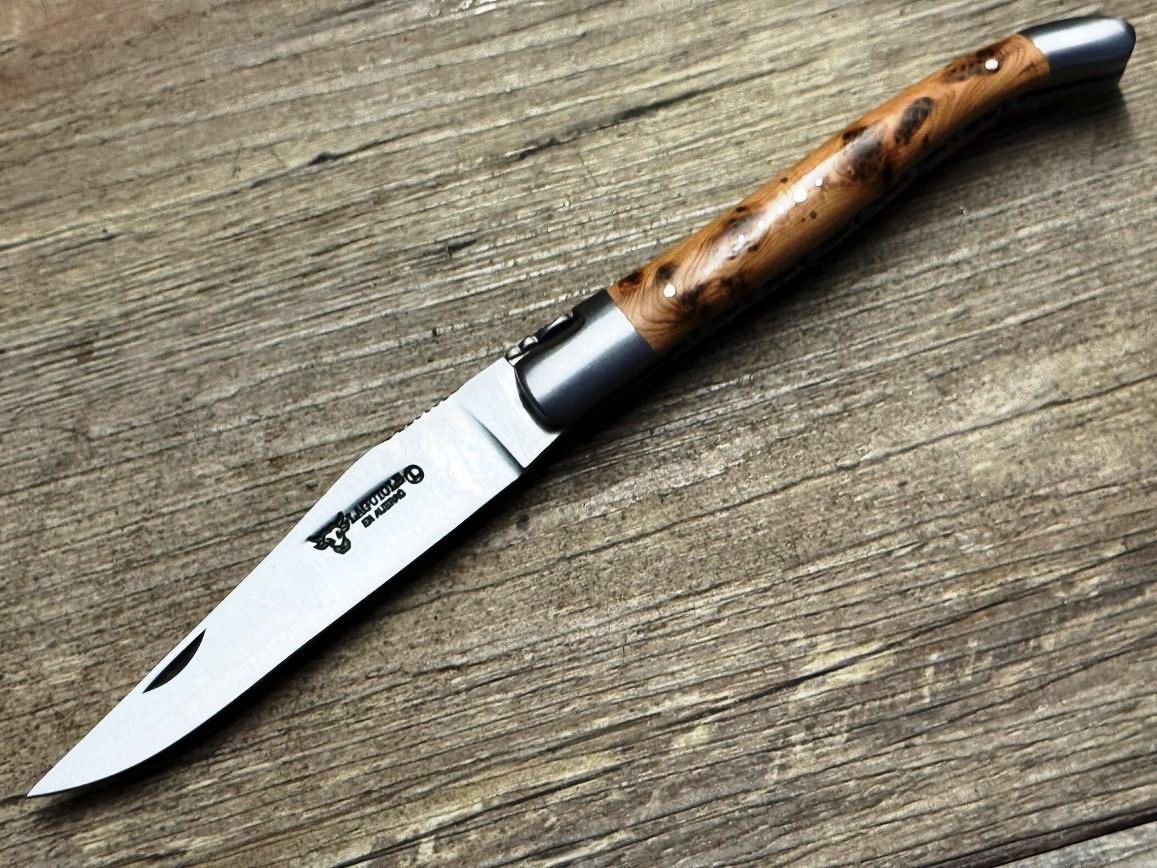 Laguiole en Aubrac 12 cm, geschmiedete Biene, Doppelplatine, Griff Wacholder, Klinge Carbonstahl Laguiole en Aubrac 12 cm, geschmiedete Biene, Doppelplatine, Griff Wacholder, Klinge Carbonstahl