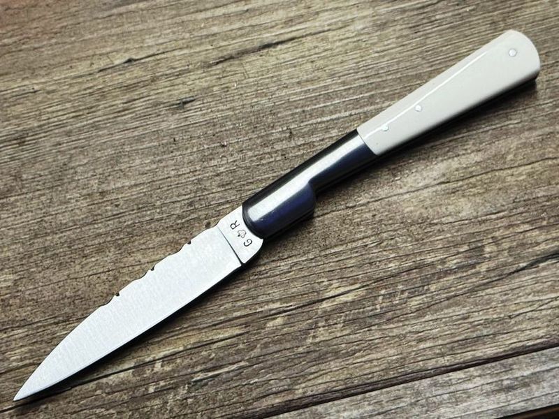 Großes Vendetta, Griff Rinderbein weiß, Schmiede Thiers Issard Großes Vendetta, Griff Rinderbein weiß, Schmiede Thiers Issard