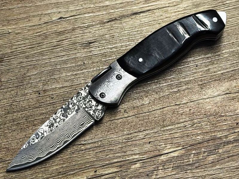 Mare Nostrum Modell Luxe mit Damastklinge und Damastbacken, korsisches Taschenmesser, Griff Widderhorn, Coutellerie du Bastion Le Berger, Messer Nr. 1 Mare Nostrum Modell Luxe mit Damastklinge und Damastbacken, korsisches Taschenmesser, Griff Widderhorn, Coutellerie du Bastion Le Berger, Messer Nr. 1