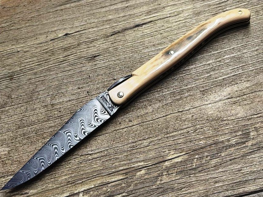 Laguiole en Aubrac 12 cm, Modell Tour Eiffel Prestige, limitierte Auflage Nr. 193 von 200, Mammutelfenbein poliert mit Ebenholz-Liseres Laguiole en Aubrac 12 cm, Modell Tour Eiffel Prestige, limitierte Auflage Nr. 193 von 200, Mammutelfenbein poliert mit Ebenholz-Liseres