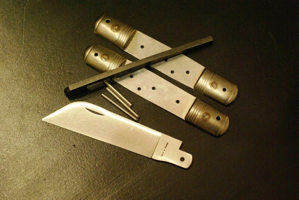 Messerbausatz Tonneau, Original Kit aus Thiers, Frankreich, geschmiedete Feder, Klinge 12 C 27 matt Messerbausatz Tonneau, Original Kit aus Thiers, Frankreich, geschmiedete Feder, Klinge 12 C 27 matt