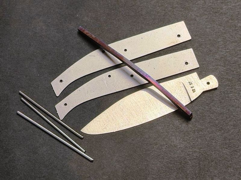 Messerbausatz Saint Amand, Original Kit aus Thiers, Frankreich, geschmiedete Feder, Klinge 12 C 27 matt