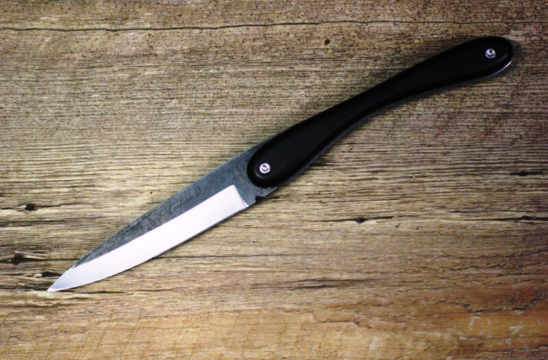 Laguiole en Aubrac, Couteau d`ici (das Messer von hier), klassisches Piémontais mit lentille, roh belassene Karbonklinge, Griff Ebenholz