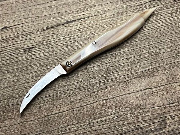 Das Champignon oder Truffier, Griff geflammte Hornspitze, Pilzmesser, Manufaktur Coutellerie Cognet Das Champignon oder Truffier, Griff geflammte Hornspitze, Pilzmesser, Manufaktur Coutellerie Cognet