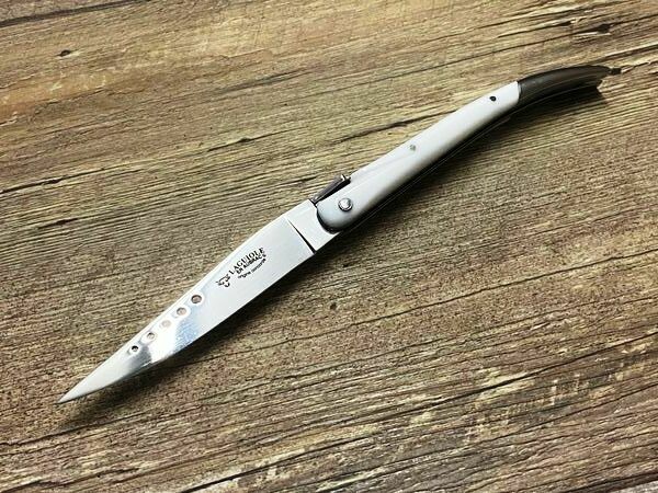 Laguiole en Aubrac , Modell Concorde, aus Stahl des berühmten Flugzeugs hergestellt,  Griff Corian weiß