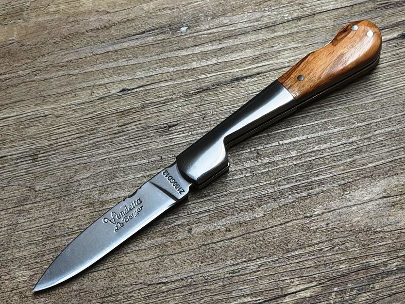 Vendetta, Griff Olivenholz, Coutellerie du Bastion Le Berger Vendetta, Griff Olivenholz, Coutellerie du Bastion Le Berger