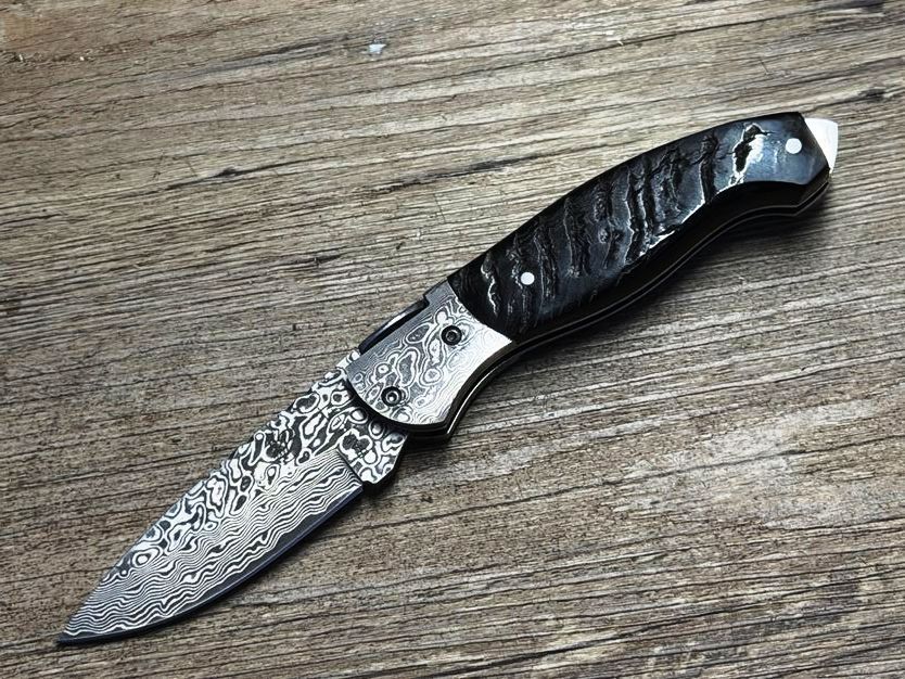 Mare Nostrum Modell Luxe mit Damastklinge und Damastbacken, korsisches Taschenmesser, Griff Widderhorn, Coutellerie du Bastion Le Berger, Messer Nr. 1