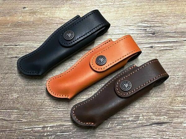 Max Capdebarthes, feines Gürtellederholster aus Rindsleder, Modell Desy, Farbe schwarz, hellbraun oder choco für Laguiole Taschenmesser oder schlanke Taschenmesser bis 13 cm Länge