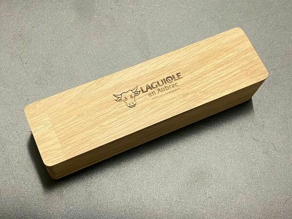 Laguiole en Aubrac, Holzkiste aus Eiche für Laguiole Taschenmesser bis 12 cm