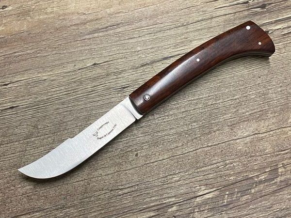 Laguiole en Aubrac, das Coupe Coupe 1930, Griff Letternholz aus dem Jahr 1930 von der Teufelsinsel Französisch Guyana Laguiole en Aubrac, das Coupe Coupe 1930, Griff Letternholz aus dem Jahr 1930 von der Teufelsinsel Französisch Guyana