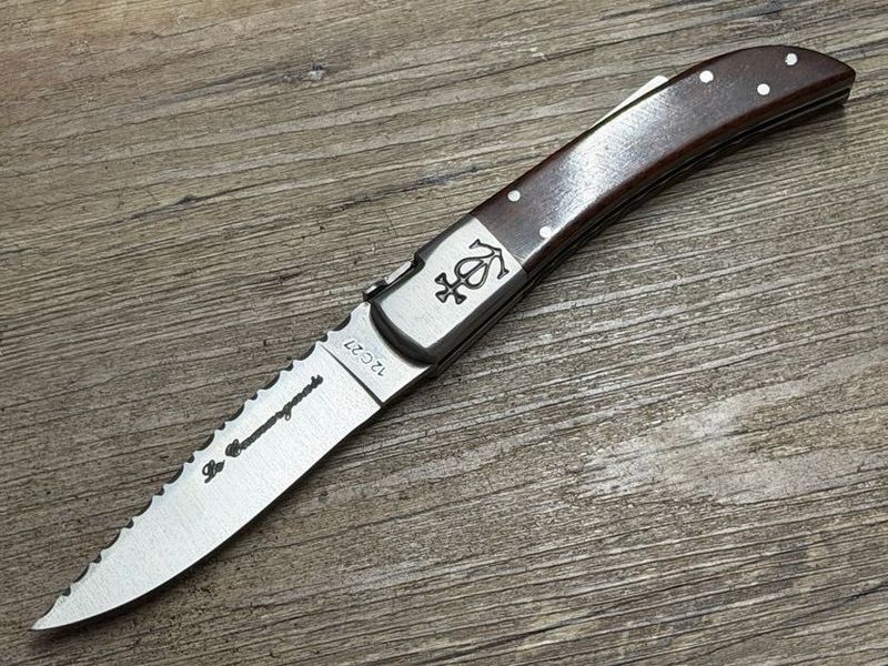 Le Camarguais, französisches Taschenmesser, geschmiedete Feder, Griff Amourette, Modell Prestige, durchgängig ziseliert Le Camarguais, französisches Taschenmesser, geschmiedete Feder, Griff Amourette, Modell Prestige, durchgängig ziseliert