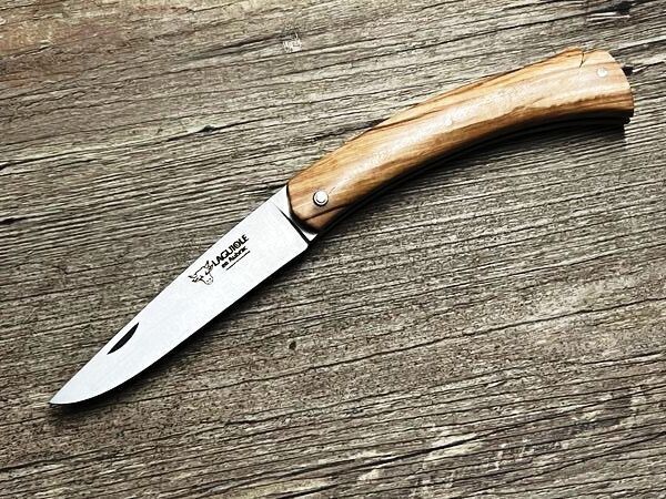 Laguiole en Aubrac, das Mistral Taschenmesser 11 cm, Griff Olivenholz