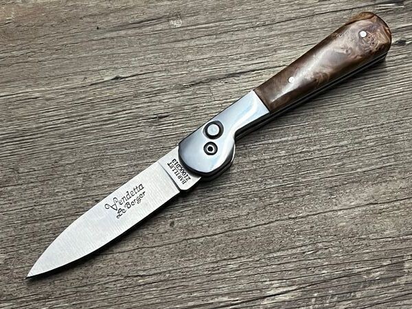 Vendetta Prestige, Automatikmesser, Griff Maserpappel, Gürtelholster, Coutellerie du Bastion Le Berger Vendetta Prestige, Automatikmesser, Griff Maserpappel, Gürtelholster, Coutellerie du Bastion Le Berger