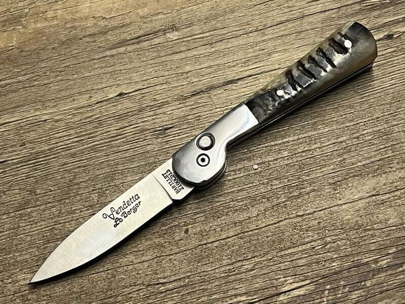 Vendetta Prestige, Automatikmesser, Griff Widderhorn, Gürtelholster, Coutellerie du Bastion Le Berger, Messer Nr. 4 Vendetta Prestige, Automatikmesser, Griff Widderhorn, Gürtelholster, Coutellerie du Bastion Le Berger, Messer Nr. 4