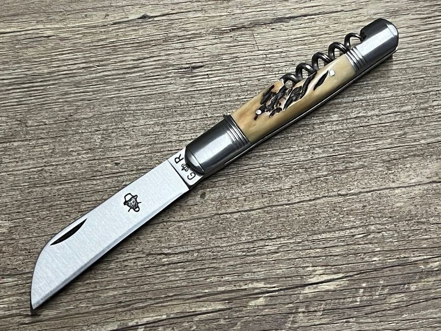 Das Tonneau Petit mit Korkenzieher, französisches Taschenmesser mit Etui, Griff  regionales Hirschhorn Amber Stag, Schmiede Thiers Issard