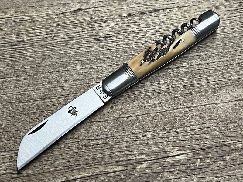 Das Tonneau Petit mit Korkenzieher, französisches Taschenmesser mit Etui, Griff  regionales Hirschhorn Amber Stag, Schmiede Thiers Issard