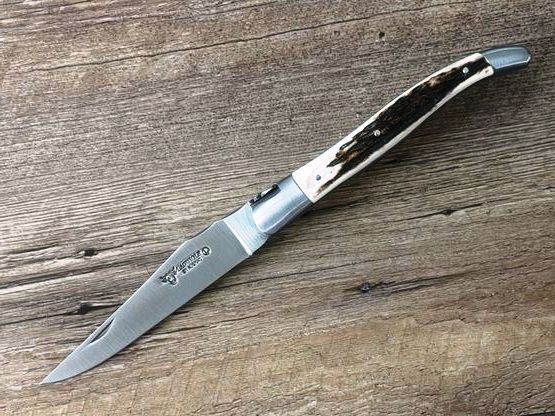Laguiole en Aubrac 12 cm, Spiralfeder, geschmiedete Biene, Doppelplatine, Griff Hirschhorn aus der Auvergne Messer Nr. 1 Laguiole en Aubrac 12 cm, Spiralfeder, geschmiedete Biene, Doppelplatine, Griff Hirschhorn aus der Auvergne Messer Nr. 1