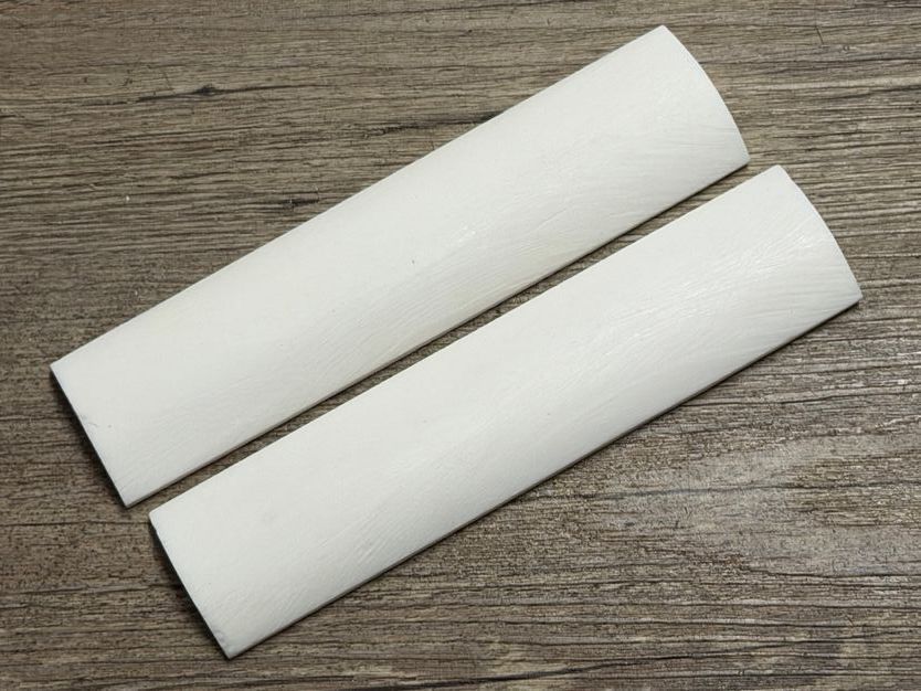 Griffschalen Büffelknochen erste Wahl, reinweiß, halbrund, Breite 30 mm, für alle hier angebotenen Messerbausätze Griffschalen Büffelknochen erste Wahl, reinweiß, halbrund, Breite 30 mm, für alle hier angebotenen Messerbausätze