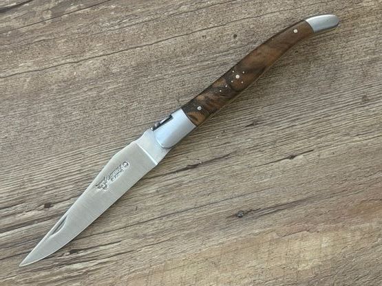 Laguiole en Aubrac 12 cm, geschmiedete Biene, Messing-Doppelplatine, Griff französischer Nussbaum, Messer Nr. 1