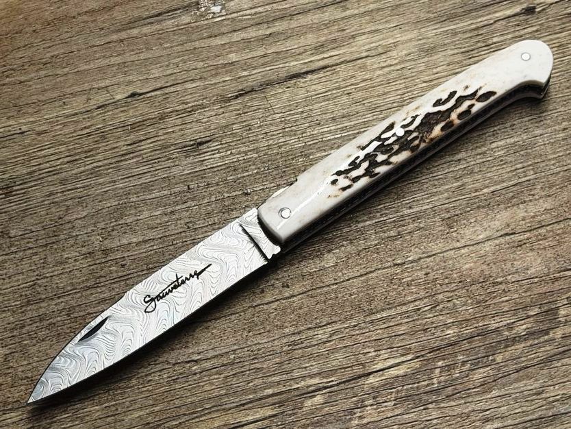 Einzelstück, das Sauveterre, französisches Taschenmesser, Griff Hirschhorn aus der Auvergne, Klinge aus dem Hause Balbach,  Echtleder Stecketui, Schmiede Guy Vialis