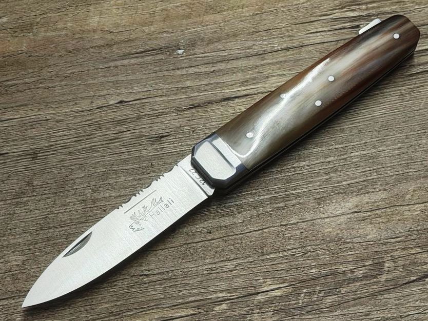 Couteau Chasse  Douris Chastel, Modell Hallali, Griff geflammte Hornspitze, schweres Jagdmesser mit Back-Lock-Verriegelung,  Coutellerie Goyon-Chazeau, Messer Nr. 1