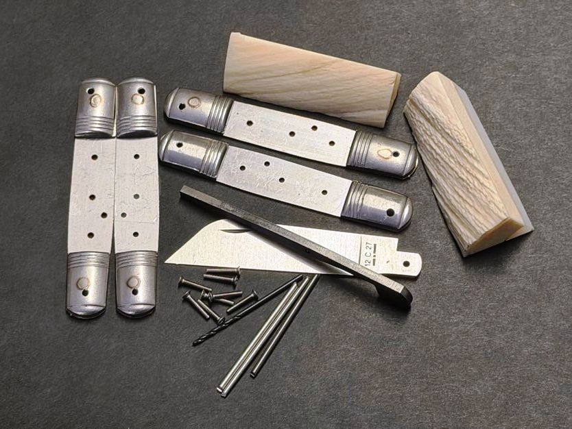 Messerbausatz Tonneau mit Griffbeschalung Narwal, Original Kit aus Thiers, Frankreich, geschmiedete Feder, Klinge 12 C 27 matt, Liseres Messerbausatz Tonneau mit Griffbeschalung Narwal, Original Kit aus Thiers, Frankreich, geschmiedete Feder, Klinge 12 C 27 matt, Liseres