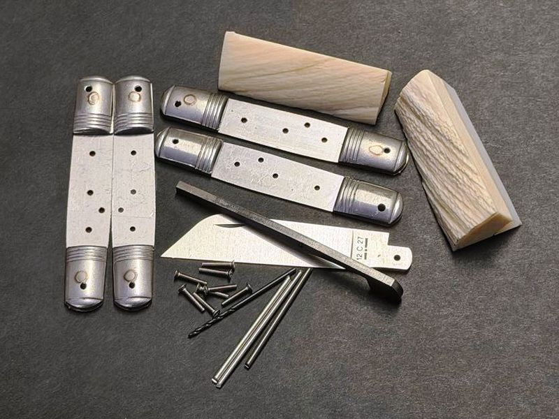 Messerbausatz Tonneau mit Griffbeschalung Narwal, Original Kit aus Thiers, Frankreich, geschmiedete Feder, Klinge 12 C 27 matt, Liseres Messerbausatz Tonneau mit Griffbeschalung Narwal, Original Kit aus Thiers, Frankreich, geschmiedete Feder, Klinge 12 C 27 matt, Liseres