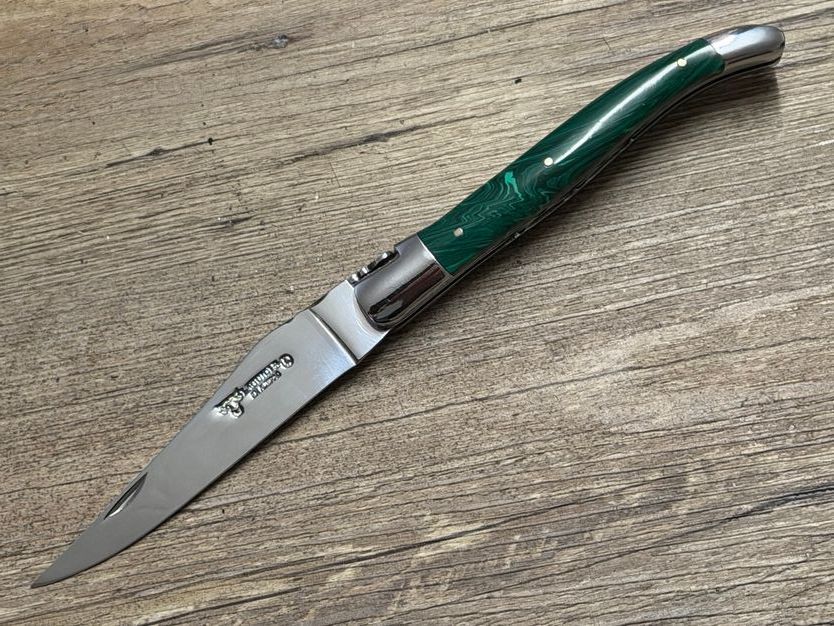 Laguiole en Aubrac 12 cm, Doppelplatine, geschmiedete Biene, Griff Malachit, Messer Nr. 1