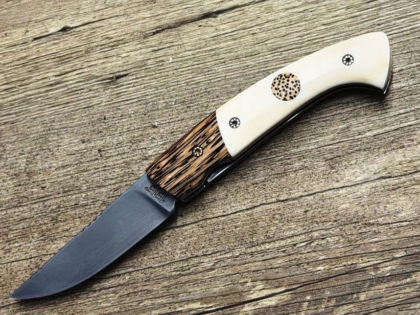 Französisches Taschenmesser Manu Laplace 1515 , Modell  Zulu Petit,  Griff Büffelknochen, Mitres und Einlage aus Palmenholz,  Klinge 14 C 28 geätzt