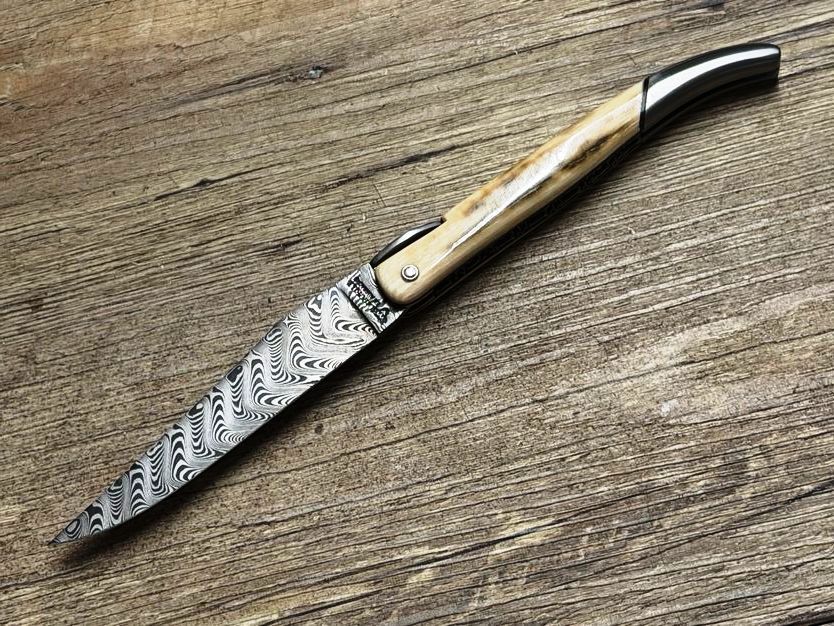 Einzelstück, Laguiole en Aubrac 12 cm, Modell Tour Eiffel Luxe, Mammutelfenbein poliert mit hinterer Mitres Einzelstück, Laguiole en Aubrac 12 cm, Modell Tour Eiffel Luxe, Mammutelfenbein poliert mit hinterer Mitres