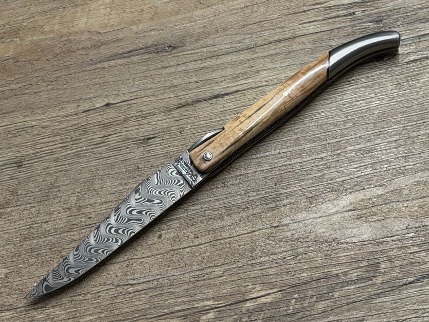 Einzelstück, Laguiole en Aubrac 12 cm, Modell Tour Eiffel Luxe, Mammutelfenbein poliert mit hinterer Mitres Einzelstück, Laguiole en Aubrac 12 cm, Modell Tour Eiffel Luxe, Mammutelfenbein poliert mit hinterer Mitres