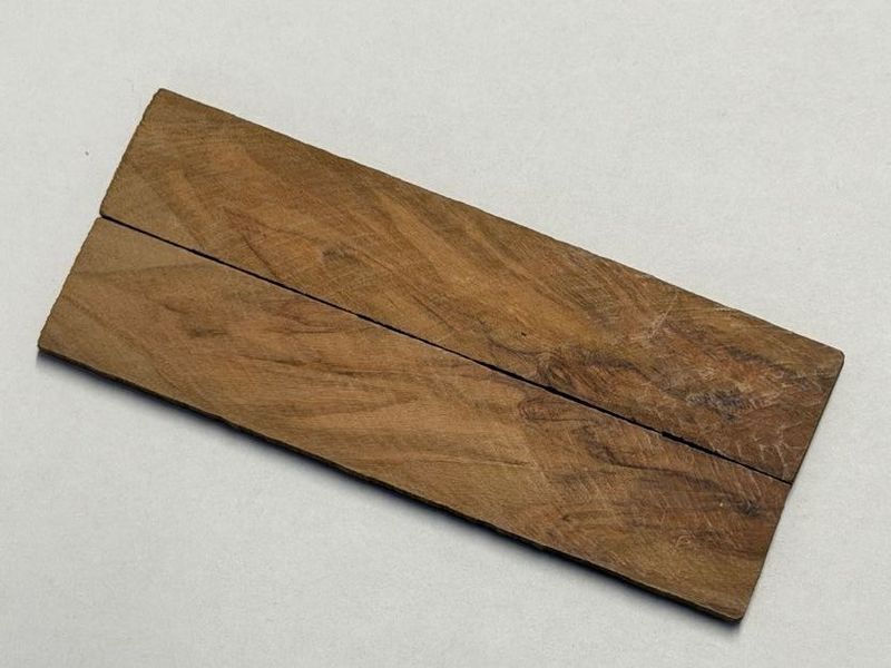 Griffschalen spanisches Olivenholz aus der Wurzelknolle für alle hier angebotenen Messerbausätze, Satz Nr. 4 Griffschalen spanisches Olivenholz aus der Wurzelknolle für alle hier angebotenen Messerbausätze, Satz Nr. 4