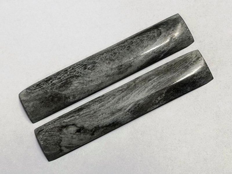 Griffschalen Kamelknochen hellgrau poliert für alle hier angebotenen Messerbausätze Griffschalen Kamelknochen hellgrau poliert für alle hier angebotenen Messerbausätze