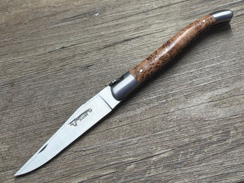 Pilgermesser Laguiole en Aubrac 12 cm  mit Doppelplatine und  Jakobsmuschel, Griff Wacholder, Messer Nr. 3