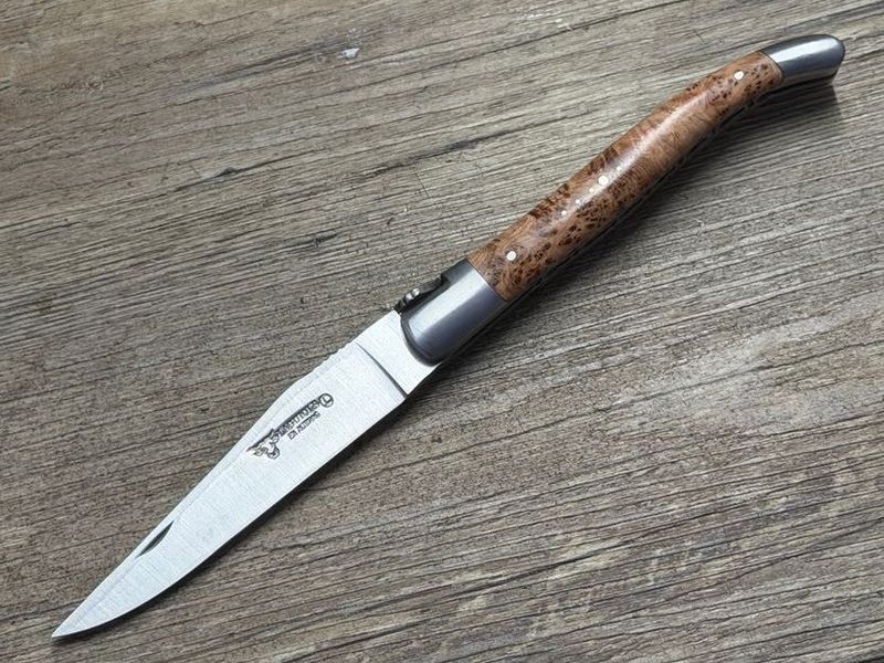 Pilgermesser Laguiole en Aubrac 12 cm  mit Doppelplatine und  Jakobsmuschel, Griff Wacholder, Messer Nr. 3