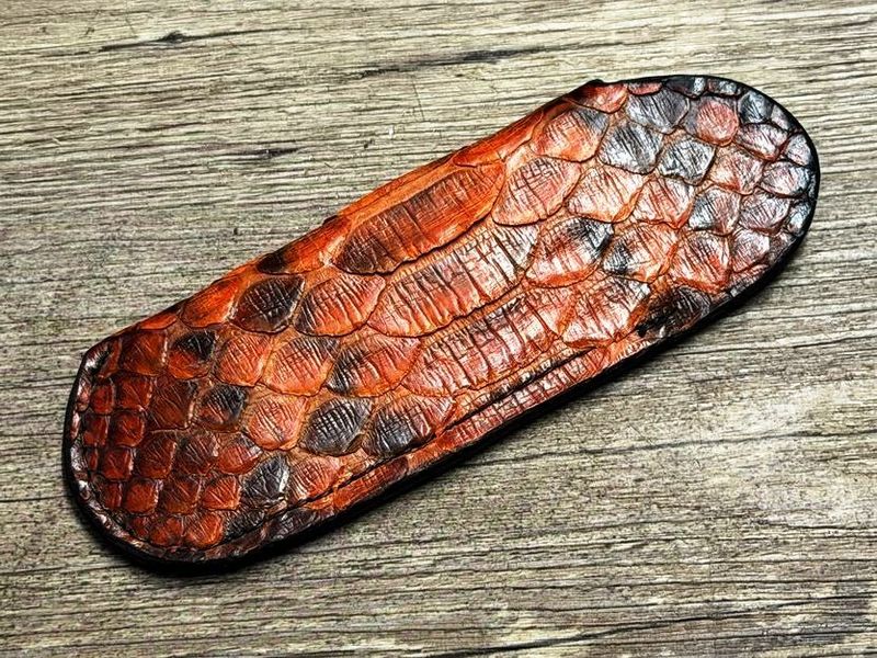 Edles und sehr weiches Steck-Etui aus Schlangenleder (Echtleder), einzigartige Zeichnung für Laguiole Taschenmesser bis 12 cm