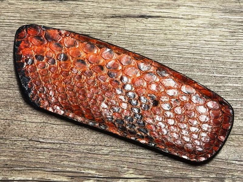 Für Folder Manu Laplace 1515, edles und sehr weiches Steck-Etui aus Schlangenleder (Echtleder),  einzigartige Zeichnung