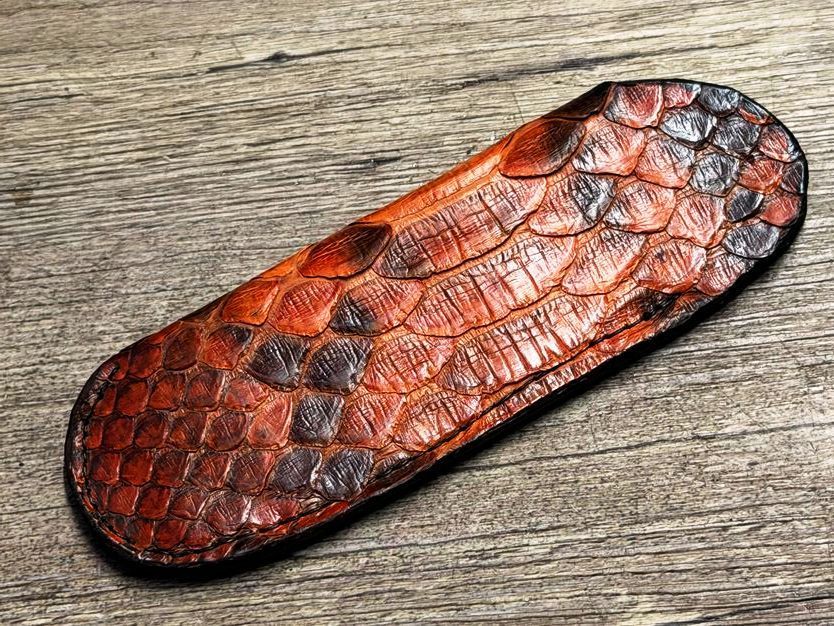 Edles und sehr weiches Steck-Etui aus Schlangenleder (Echtleder), einzigartige Zeichnung für Laguiole Taschenmesser bis 12 cm