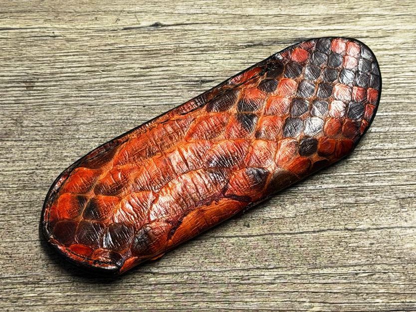 Edles und sehr weiches Steck-Etui aus Schlangenleder (Echtleder), einzigartige Zeichnung für Laguiole Taschenmesser bis 12 cm