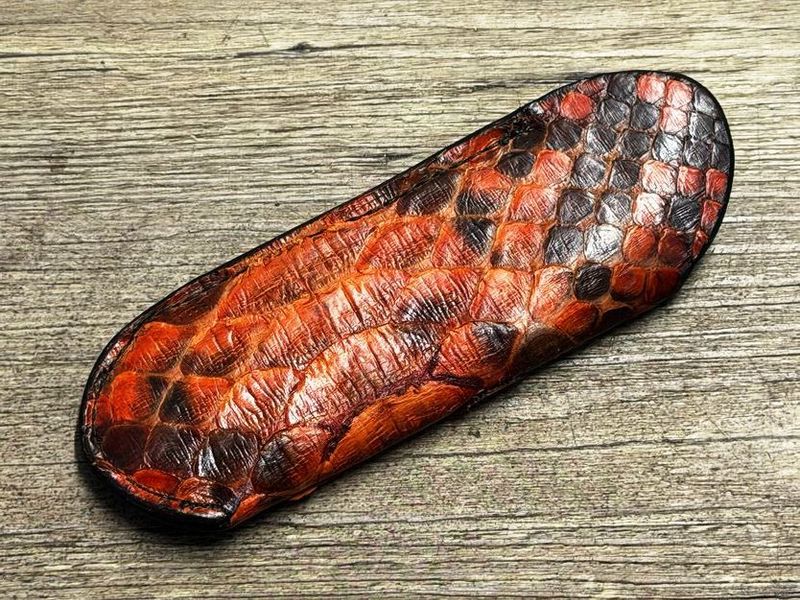 Edles und sehr weiches Steck-Etui aus Schlangenleder (Echtleder), einzigartige Zeichnung für Laguiole Taschenmesser bis 12 cm