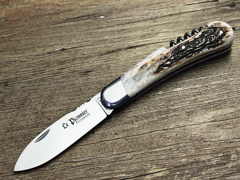 Neues Modell Couteau Chasse  Douris Chastel, Modell Le Pionnier Futuriste, Griff Hirschhorn aus der Auvergne, 2teiliges  kleines Jagdmesser (Petit Chasse)  Coutellerie Goyon-Chazeau, Messer Nr. 1